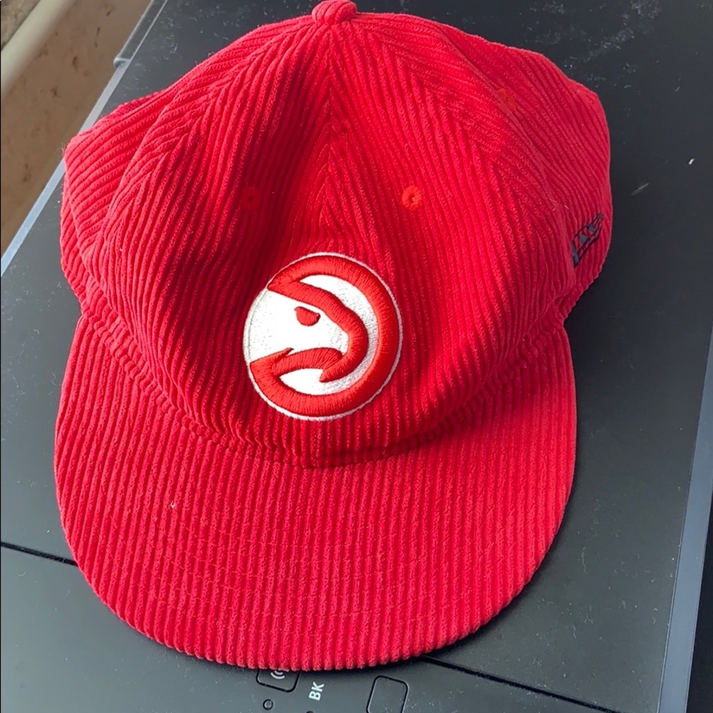 UO red polyester snapback new era cap (NBA)